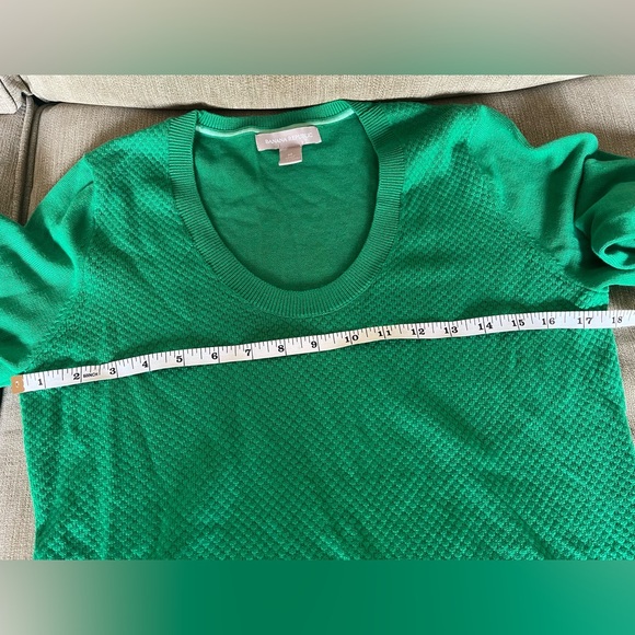 Banana Republic Green Sweater. Size Medium. Never worn. - Picture 4 of 4
